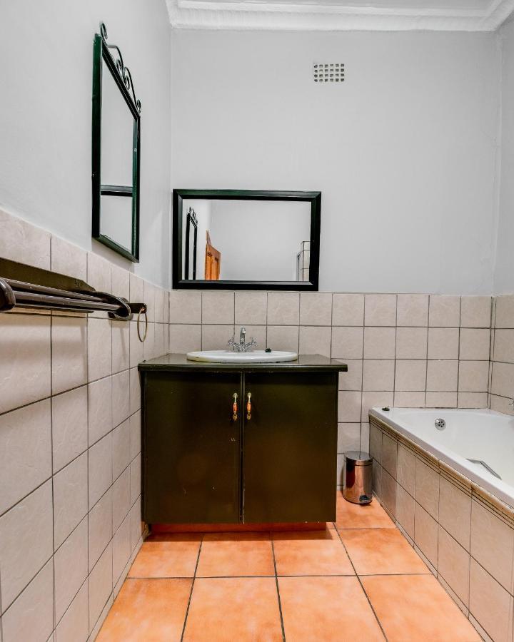 The Nightingale Guesthouse Блумфонтейн Екстер'єр фото